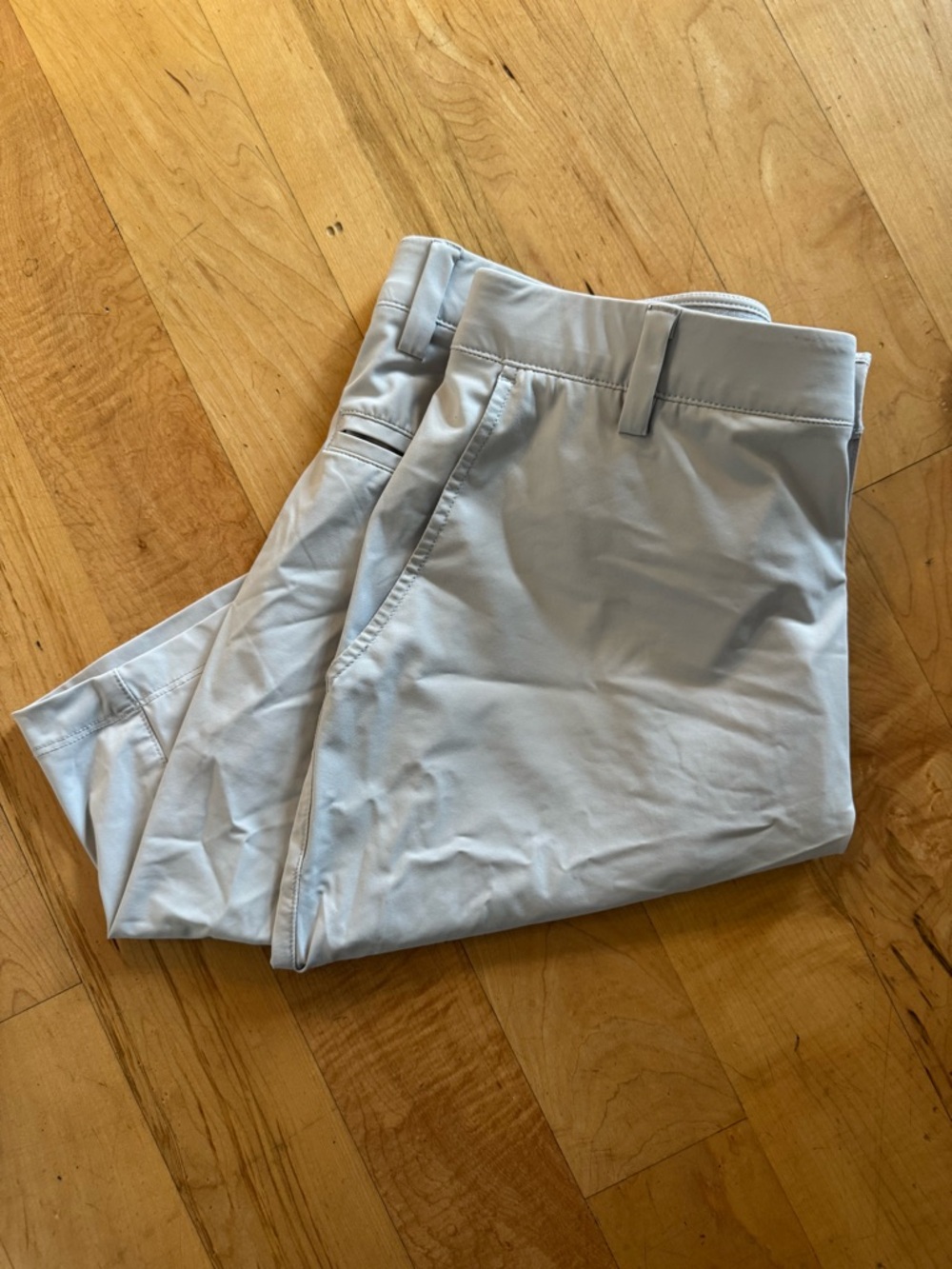 Men’s Light Gray Golf Short